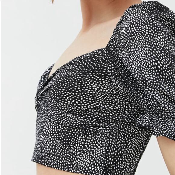 Urban Outfitters Twist Front Puff Sleeve Blouse Size Large - Picture 6 of 12